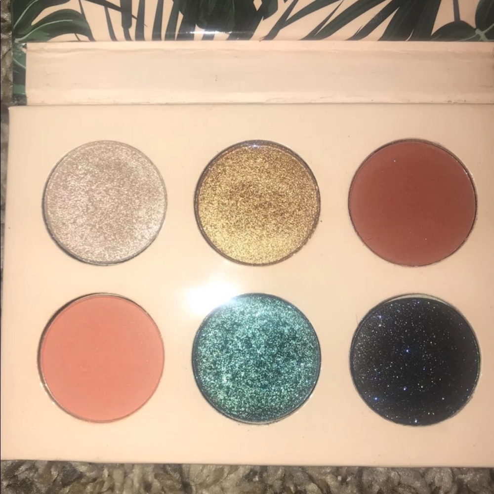 Dose of Colors x iluvsarahii eyeshadow palette